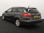 Ford Focus Wagon 1.0 Lease Edition Apple Carplay/Android Auto, Cruise control, Parkeersensor achter, Spraakbediening, Combineert een luxe uitstraling met veel comfort en een verrassend ruim interieur. Dankzij de royale bagageruimte en praktische indeling is deze stationwagen ideaal voor zowel dagelijks gebru