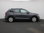 Volkswagen Tiguan 2.0 TDI SCR DSG Life AUTOMAAT | ADAPTIEVE CRUISE | STOELVERWARMING & STUUR | CAMERA | NAVIGATIE | TREKHAAK | APPLE CARPLAY | CLIMA | DAB| LMV | 12 MAANDEN BOVAG GARANTIE |