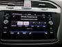 Volkswagen Tiguan 2.0 TDI SCR DSG Life AUTOMAAT | ADAPTIEVE CRUISE | STOELVERWARMING & STUUR | CAMERA | NAVIGATIE | TREKHAAK | APPLE CARPLAY | CLIMA | DAB| LMV | 12 MAANDEN BOVAG GARANTIE |