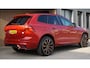 Volvo XC60 2.0 348pk T6 Plug-in hybrid AWD Inscription Pano.Dak LED Leder Elek.Trekhaak 21 inch LM *Fusion Red* 82362km! *NL auto*