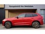 Volvo XC60 2.0 348pk T6 Plug-in hybrid AWD Inscription Pano.Dak LED Leder Elek.Trekhaak 21 inch LM *Fusion Red* 82362km! *NL auto*