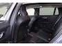 Volvo V60 T6 Recharge AWD Plus Dark - Panorama/schuifdak - IntelliSafe Assist & Surround - 360º Camera - Verwarmde voorstoelen, stuur & achterbank - Parkeersensoren voor & achter - Elektr. bedienb. voorstoelen met geheugen - High Performance audio - Extra getint glas - 18' LMV