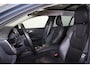 Volvo V60 T6 Recharge AWD Plus Dark - Panorama/schuifdak - IntelliSafe Assist & Surround - 360º Camera - Verwarmde voorstoelen, stuur & achterbank - Parkeersensoren voor & achter - Elektr. bedienb. voorstoelen met geheugen - High Performance audio - Extra getint glas - 18' LMV