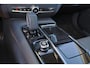 Volvo V60 T6 Recharge AWD Plus Dark - Panorama/schuifdak - IntelliSafe Assist & Surround - 360º Camera - Verwarmde voorstoelen, stuur & achterbank - Parkeersensoren voor & achter - Elektr. bedienb. voorstoelen met geheugen - High Performance audio - Extra getint glas - 18' LMV