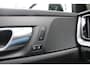 Volvo V60 B4 198PK Automaat Plus Dark | Schuif/kanteldak | Trekhaak | El. Stoelen | Draadloze telefoonlader | BLIS | Pilot Assist |