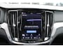 Volvo V60 B4 198PK Automaat Plus Dark | Schuif/kanteldak | Trekhaak | El. Stoelen | Draadloze telefoonlader | BLIS | Pilot Assist |
