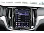 Volvo V60 B4 198PK Automaat Plus Dark | Schuif/kanteldak | Trekhaak | El. Stoelen | Draadloze telefoonlader | BLIS | Pilot Assist |