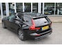 Volvo V60 B4 198PK Automaat Plus Dark | Schuif/kanteldak | Trekhaak | El. Stoelen | Draadloze telefoonlader | BLIS | Pilot Assist |