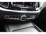 Volvo V60 B4 198PK Automaat Plus Dark | Schuif/kanteldak | Trekhaak | El. Stoelen | Draadloze telefoonlader | BLIS | Pilot Assist |