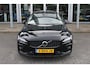 Volvo V60 B4 198PK Automaat Plus Dark | Schuif/kanteldak | Trekhaak | El. Stoelen | Draadloze telefoonlader | BLIS | Pilot Assist |