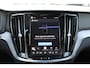 Volvo V60 T8 455PK Automaat Plug-in hybrid AWD Ultra Dark | Head-up | Schuif/kanteldak | Trekhaak | Pilot Assist | BLIS | H&K Audio |