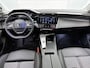 Peugeot 408 Allure Hybrid 145pk Automaat | DEMO | Connected Navigation Pack | 360 Vision & Drive Assist Pack | Comfort Pack | 19" lichtmetalen velgen |