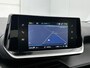 Peugeot e-2008 SUV EV Allure 50 kWh 136pk | Accu 93% | Navigatie | Climate Control | Cruise Control | Parkeersensoren | Keyless | Bluetooth | Apple CarPlay / Android Auto | DAB+ radio | Elektrisch inklapbare spiegels | Afneembare RMC trekhaak | Donker getint glas | 17" lichtmetalen velgen |