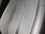 Peugeot e-2008 SUV EV Allure 50 kWh 136pk | Accu 93% | Navigatie | Climate Control | Cruise Control | Parkeersensoren | Keyless | Bluetooth | Apple CarPlay / Android Auto | DAB+ radio | Elektrisch inklapbare spiegels | Afneembare RMC trekhaak | Donker getint glas | 17" lichtmetalen velgen |