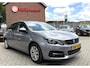 Peugeot 308 SW 110 Pk Benzine *** Unieke Kilometerstand *** * Navigatie * Climate & Cruise Control * Achteruitrij Camera * Parkeersensoren * L.M. Velgen * Vingerhoets; Vierde Generatie Eersteklas Service. Al meer dan 100 jaar een begrip in de Brabantse Kempen