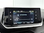 Peugeot e-208 EV Allure Pack 50 kWh 136pk | Accu 96% | Navigatie via Apple Carplay / Android Auto | Achteruitrijcamera | 3D Cockpit | Climate Control | Cruise Control | Parkeersensoren | Stof/kunstleder | Keyless start | DAB+ radio | Led koplampen | Donker getint glas | All seasonbanden | 16" lichtmetalen velgen |