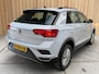 Volkswagen T-Roc 1.5 TSI Style Adaptieve cruise control | Climate control | Achteruitrijcamera | Apple CarPlay/Android Auto | Digitaal instrumentenpaneel | Navigatiesysteem | Parkeersensoren voor en achter