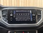 Volkswagen T-Roc 1.5 TSI Style Adaptieve cruise control | Climate control | Achteruitrijcamera | Apple CarPlay/Android Auto | Digitaal instrumentenpaneel | Navigatiesysteem | Parkeersensoren voor en achter