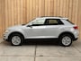 Volkswagen T-Roc 1.5 TSI Style Adaptieve cruise control | Climate control | Achteruitrijcamera | Apple CarPlay/Android Auto | Digitaal instrumentenpaneel | Navigatiesysteem | Parkeersensoren voor en achter