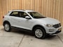 Volkswagen T-Roc 1.5 TSI Style Adaptieve cruise control | Climate control | Achteruitrijcamera | Apple CarPlay/Android Auto | Digitaal instrumentenpaneel | Navigatiesysteem | Parkeersensoren voor en achter