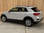 Volkswagen T-Roc 1.5 TSI Style Adaptieve cruise control | Climate control | Achteruitrijcamera | Apple CarPlay/Android Auto | Digitaal instrumentenpaneel | Navigatiesysteem | Parkeersensoren voor en achter