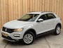 Volkswagen T-Roc 1.5 TSI Style Adaptieve cruise control | Climate control | Achteruitrijcamera | Apple CarPlay/Android Auto | Digitaal instrumentenpaneel | Navigatiesysteem | Parkeersensoren voor en achter