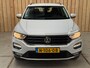 Volkswagen T-Roc 1.5 TSI Style Adaptieve cruise control | Climate control | Achteruitrijcamera | Apple CarPlay/Android Auto | Digitaal instrumentenpaneel | Navigatiesysteem | Parkeersensoren voor en achter