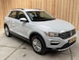 Volkswagen T-Roc 1.5 TSI Style Adaptieve cruise control | Climate control | Achteruitrijcamera | Apple CarPlay/Android Auto | Digitaal instrumentenpaneel | Navigatiesysteem | Parkeersensoren voor en achter
