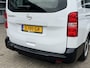 Opel Vivaro-e Combi L3H1 75 kWh 100% Elektrische Rolstoel 9-Persoons Laadklep CDT systeem Invalide Airco Cruise controle Automaat Telefoonverbinding Taxi Groepsvervoer BCT taximeter