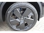 Volvo XC40 B3 177PK Automaat Plus Black Edition / Adaptive Cruise control / 360 Camera / Extra getint glas / 20'' velgen / Harman Kardon / Elektrisch verstelbare stoelen met geheugen / Stoel- en stuurverwarming