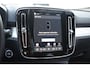 Volvo XC40 B3 177PK Automaat Plus Black Edition / Adaptive Cruise control / 360 Camera / Extra getint glas / 20'' velgen / Harman Kardon / Elektrisch verstelbare stoelen met geheugen / Stoel- en stuurverwarming