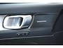 Volvo XC40 B3 177PK Automaat Plus Black Edition / Adaptive Cruise control / 360 Camera / Extra getint glas / 20'' velgen / Harman Kardon / Elektrisch verstelbare stoelen met geheugen / Stoel- en stuurverwarming