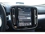 Volvo XC40 B3 177PK Automaat Plus Black Edition / Adaptive Cruise control / 360 Camera / Extra getint glas / 20'' velgen / Harman Kardon / Elektrisch verstelbare stoelen met geheugen / Stoel- en stuurverwarming