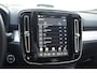 Volvo XC40 B3 177PK Automaat Plus Black Edition / Adaptive Cruise control / 360 Camera / Extra getint glas / 20'' velgen / Harman Kardon / Elektrisch verstelbare stoelen met geheugen / Stoel- en stuurverwarming
