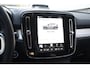 Volvo XC40 B3 177PK Automaat Plus Black Edition / Adaptive Cruise control / 360 Camera / Extra getint glas / 20'' velgen / Harman Kardon / Elektrisch verstelbare stoelen met geheugen / Stoel- en stuurverwarming