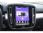 Volvo XC40 B3 177PK Automaat Plus Black Edition / Adaptive Cruise control / 360 Camera / Extra getint glas / 20'' velgen / Harman Kardon / Elektrisch verstelbare stoelen met geheugen / Stoel- en stuurverwarming