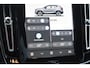 Volvo XC40 B3 177PK Automaat Plus Black Edition / Adaptive Cruise control / 360 Camera / Extra getint glas / 20'' velgen / Harman Kardon / Elektrisch verstelbare stoelen met geheugen / Stoel- en stuurverwarming