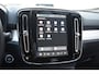 Volvo XC40 B3 177PK Automaat Plus Black Edition / Adaptive Cruise control / 360 Camera / Extra getint glas / 20'' velgen / Harman Kardon / Elektrisch verstelbare stoelen met geheugen / Stoel- en stuurverwarming