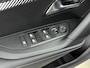 Peugeot e-2008 EV Allure Avantage 54 kWh 156PK | Accu 98% | Dodehoek detectie | Navigatie | Climate control | Drive assist |