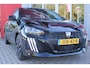 Peugeot 208 1.2 Hybrid 145PK AUTOMAAT GT PACK | ELEKTRISCH BEDIENBARE BESTUURDERSSTOEL MET MASSAGE FUNCTIE | ALCANTARA BEKLEDING | STOEL VERWARMING | ADAPTIVE CRUISE CONTROL | DAB+ RADIO | APPLE CARPLAY/ANDROID AUTO | FULL LED KOPLAMPEN | KEYLESS ENTRY/START | 17" LICHTMETALEN VELGEN | CLIMATE CONTROL | PARKEERSENSOREN VOOR + ACHTER | CAMERA VOOR + ACHTER | DODEHOEK DETECTIE |