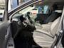 Hyundai Kona Electric EV Premium 64 kWh / NL-Auto / 204 PK / Warmtepomp / Apple-Carplay & Android-Auto / Stoelverwarming en -Verkoeling / Stuurverwarming / Adaptieve Cruise-Control / Elektr. Verstelbare-Stoelen / DAB Radio-Bluetooth / Navi / Dodehoek-Detectie / Climate-Control / PDC Camera-Achter / Keyless / 17'' LMV / ENZ.