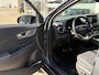 Hyundai Kona Electric EV Premium 64 kWh / NL-Auto / 204 PK / Warmtepomp / Apple-Carplay & Android-Auto / Stoelverwarming en -Verkoeling / Stuurverwarming / Adaptieve Cruise-Control / Elektr. Verstelbare-Stoelen / DAB Radio-Bluetooth / Navi / Dodehoek-Detectie / Climate-Control / PDC Camera-Achter / Keyless / 17'' LMV / ENZ.