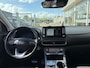 Hyundai Kona Electric EV Premium 64 kWh / NL-Auto / 204 PK / Warmtepomp / Apple-Carplay & Android-Auto / Stoelverwarming en -Verkoeling / Stuurverwarming / Adaptieve Cruise-Control / Elektr. Verstelbare-Stoelen / DAB Radio-Bluetooth / Navi / Dodehoek-Detectie / Climate-Control / PDC Camera-Achter / Keyless / 17'' LMV / ENZ.