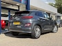 Hyundai Kona Electric EV Premium 64 kWh / NL-Auto / 204 PK / Warmtepomp / Apple-Carplay & Android-Auto / Stoelverwarming en -Verkoeling / Stuurverwarming / Adaptieve Cruise-Control / Elektr. Verstelbare-Stoelen / DAB Radio-Bluetooth / Navi / Dodehoek-Detectie / Climate-Control / PDC Camera-Achter / Keyless / 17'' LMV / ENZ.
