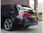 BMW 5-Serie Touring M550d xDrive | Pano - Trekhaak - HUD