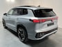 Volkswagen Tayron 1.5 eHybrid R-Line / GARANTIE TM 12-2030/ AUTOMAAT/ PANO/ LEER/ TREKHAAK/ 272 PK/ PARK.SENSOR + 360 CAMERA/ APP-CONNECT/ ACC/ STUUR+STOELVERWARM. + KOEL./ HARMAN KARDON/ MEMORY SEAT/ MASSAGE/ HEAD-UP/ NAVI/ 20'