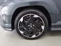 Hyundai Kona Electric N Line 65.4 kWh | SOH 98% | Widescreen | Ele.verstelbare stoelen + geheugen | Navigatie | Camera | DAB | Apple CarPlay/Android Auto | Stuur/stoelverwarming | Stoelkoeling | Adaptieve Cruise Control | Bose Audio | Ele. kofferdeksel |