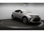 Toyota C-HR / C-HR+ 1.8 Hybrid Dynamic Camera / Adap. cruise / 18'' LM velgen / Stoel+ stuurverw. / LED / Privacy glass / NAV