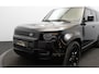 Land Rover Defender 110 2.0 P400e 110 X-Dynamic SE Dealer onderh. / 1ste eigenaar / Black Pack / Trekhaak / Pano dak / Elek. stoelen / Privacy glass / stoel verw.- verwarming /