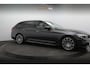 BMW 5-Serie Touring 520i High Executive M-Sport M-Sport / Sport onderstel / Camera / 19'' LM velgen / Alcantara / Adap. LED / Shadow Line